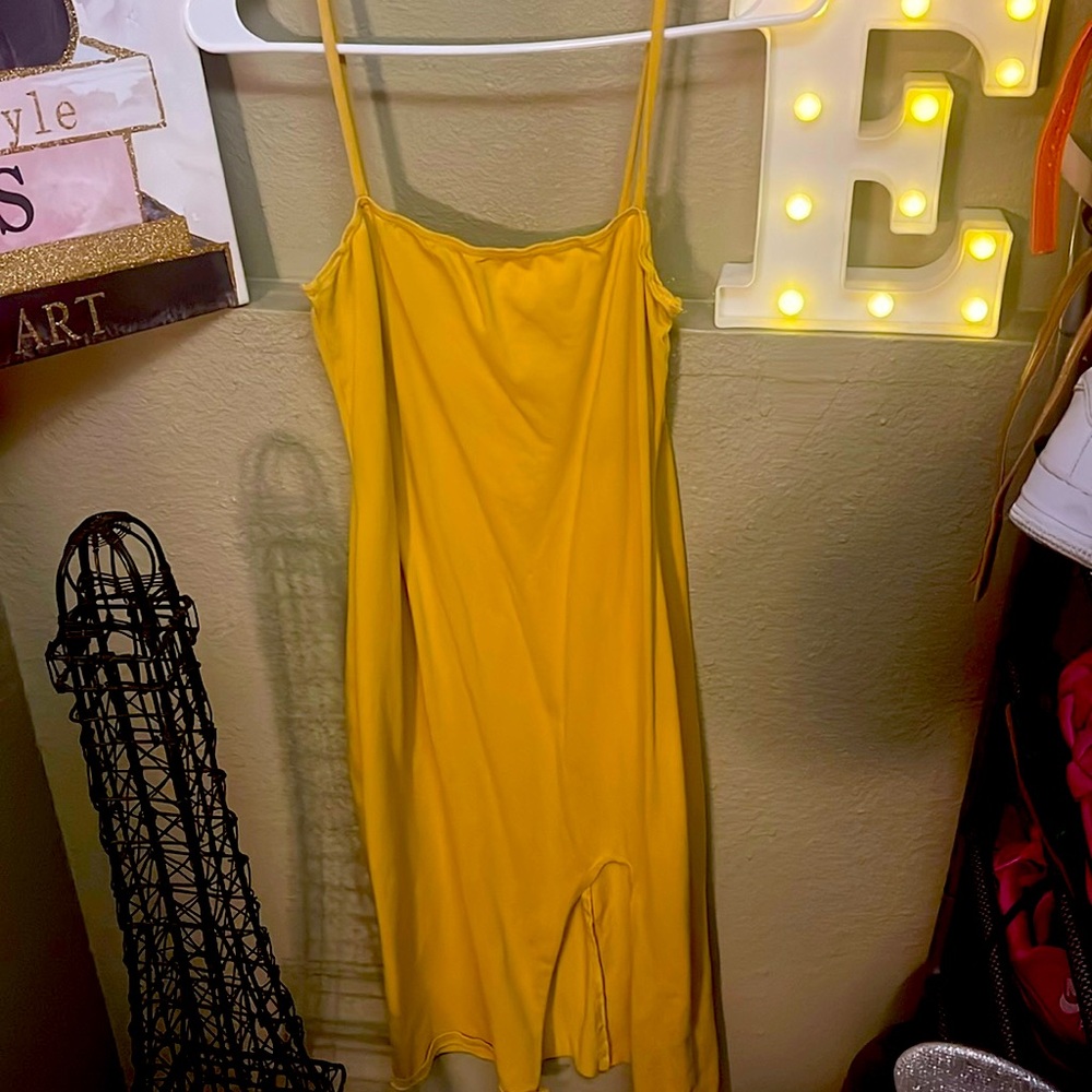 Yellow dress with a slit on the side